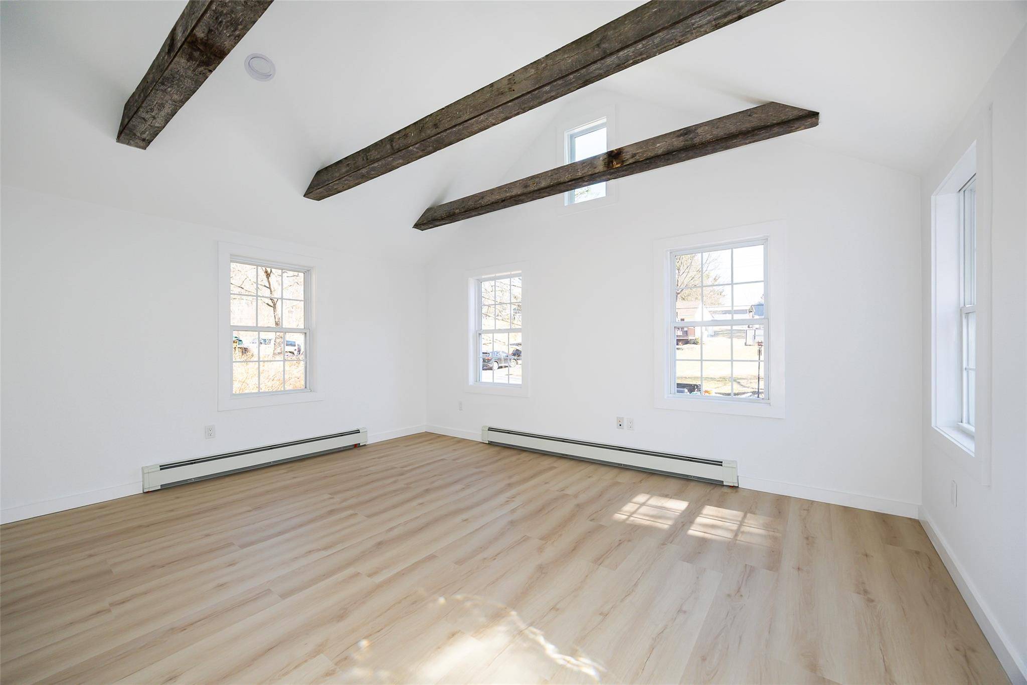 Red Hook, NY 12571,3 Holt RD