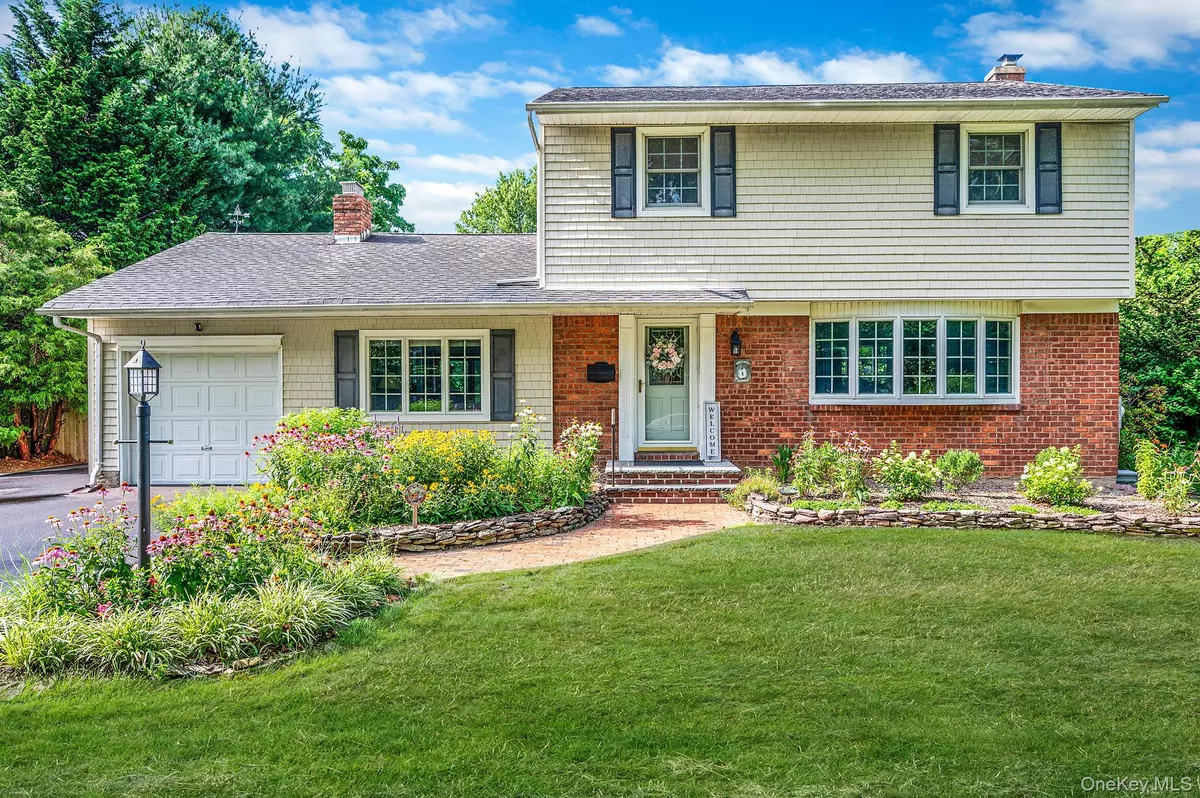 Commack, NY 11725,5 Amalia LN
