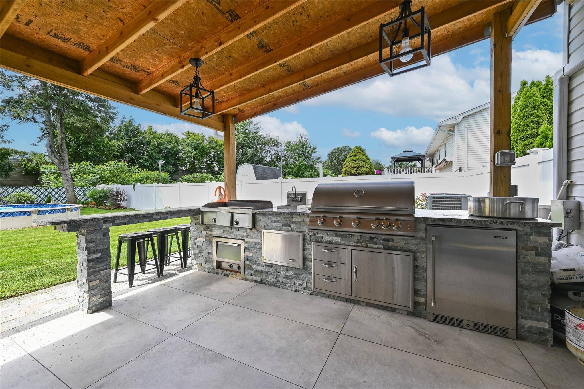 Brentwood, NY 11717,46 Thomas ST
