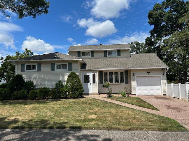 201 Cypress ST, Massapequa Park, NY 11762