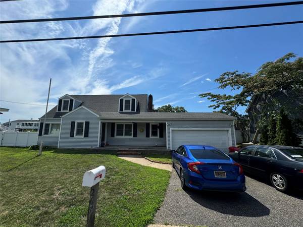 2656 Seminole AVE, Seaford, NY 11783
