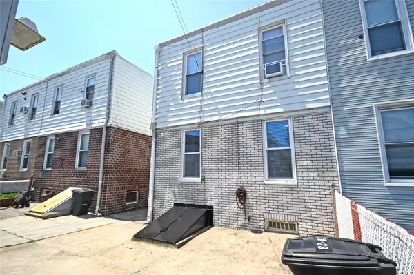 Glendale, NY 11385,7823 85th ST
