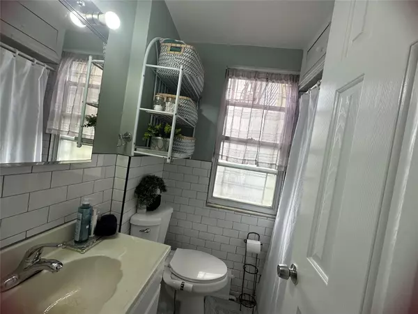 Bronx, NY 10462,1706 HOLLAND AVE