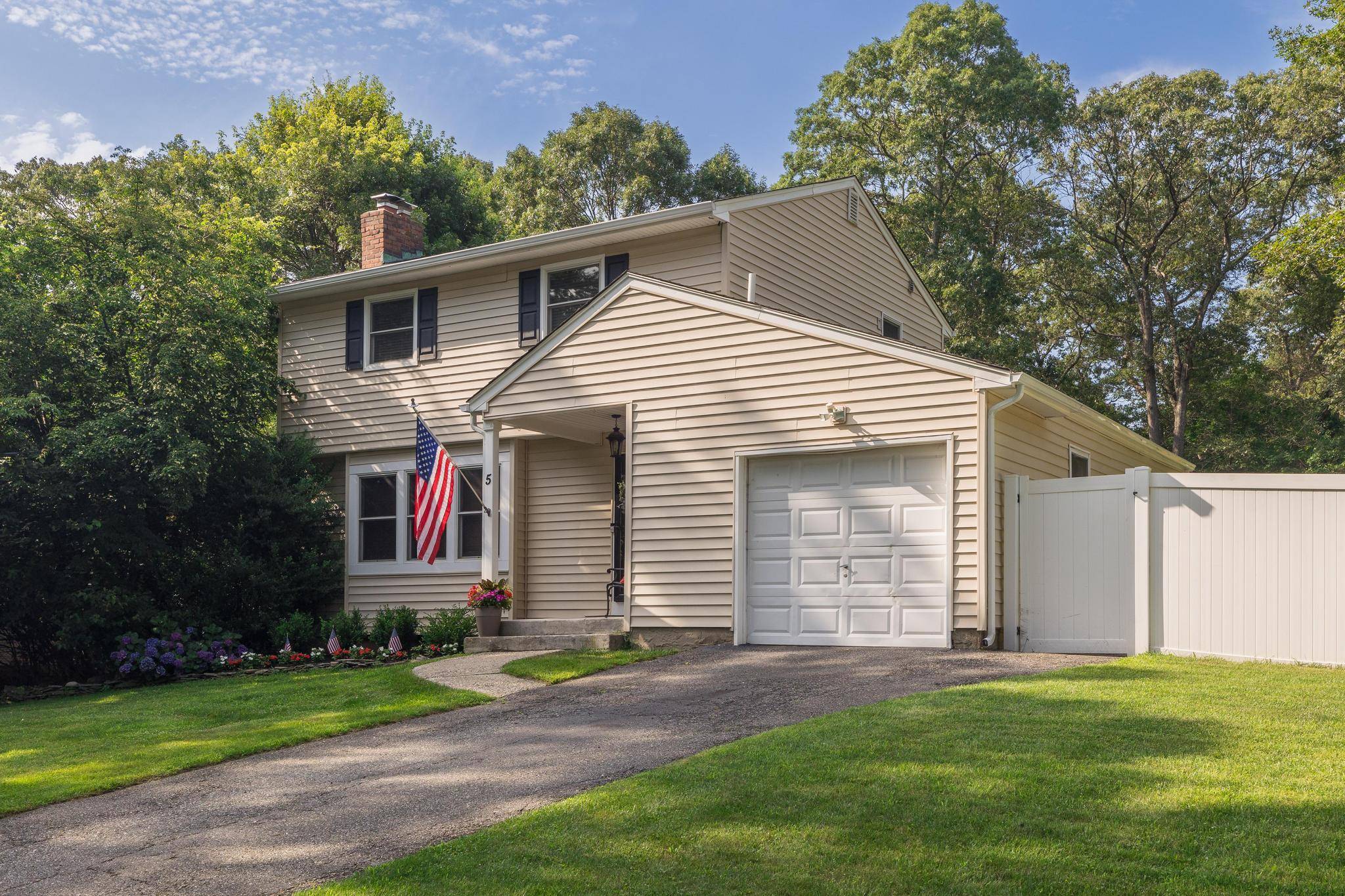 Greenlawn, NY 11740,5 Monett PL