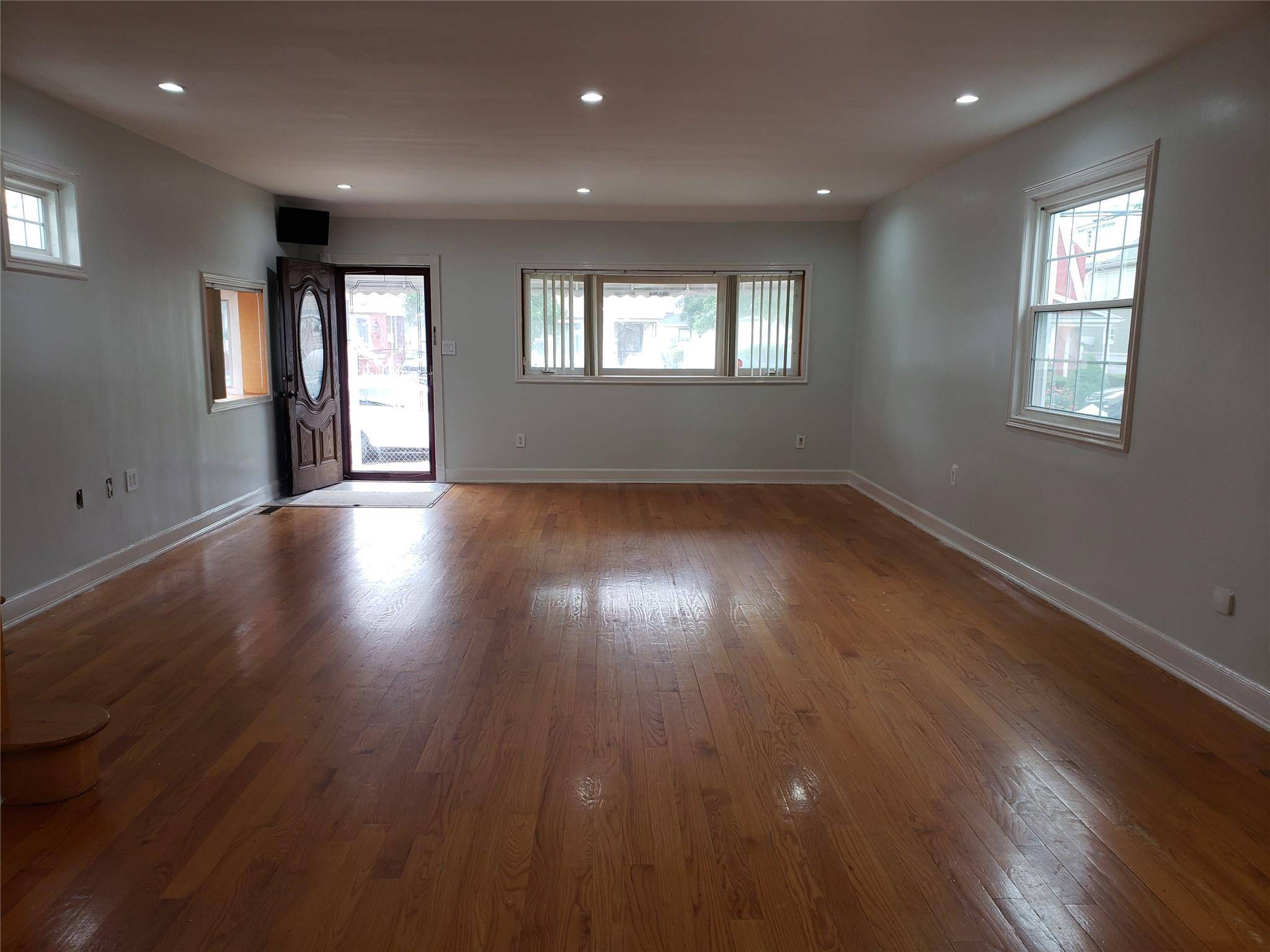 Queens Village, NY 11429,109-18 208th ST