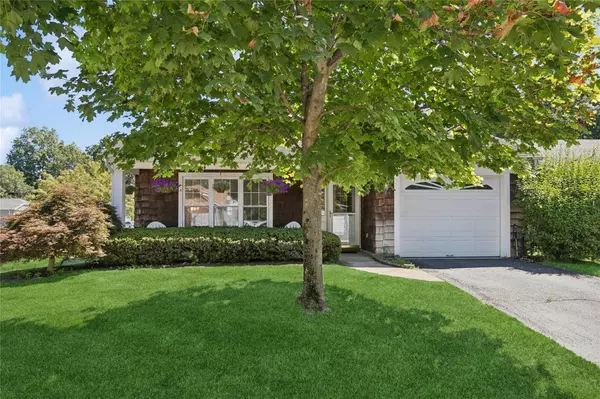 Ridge, NY 11961,2 Lamont RD