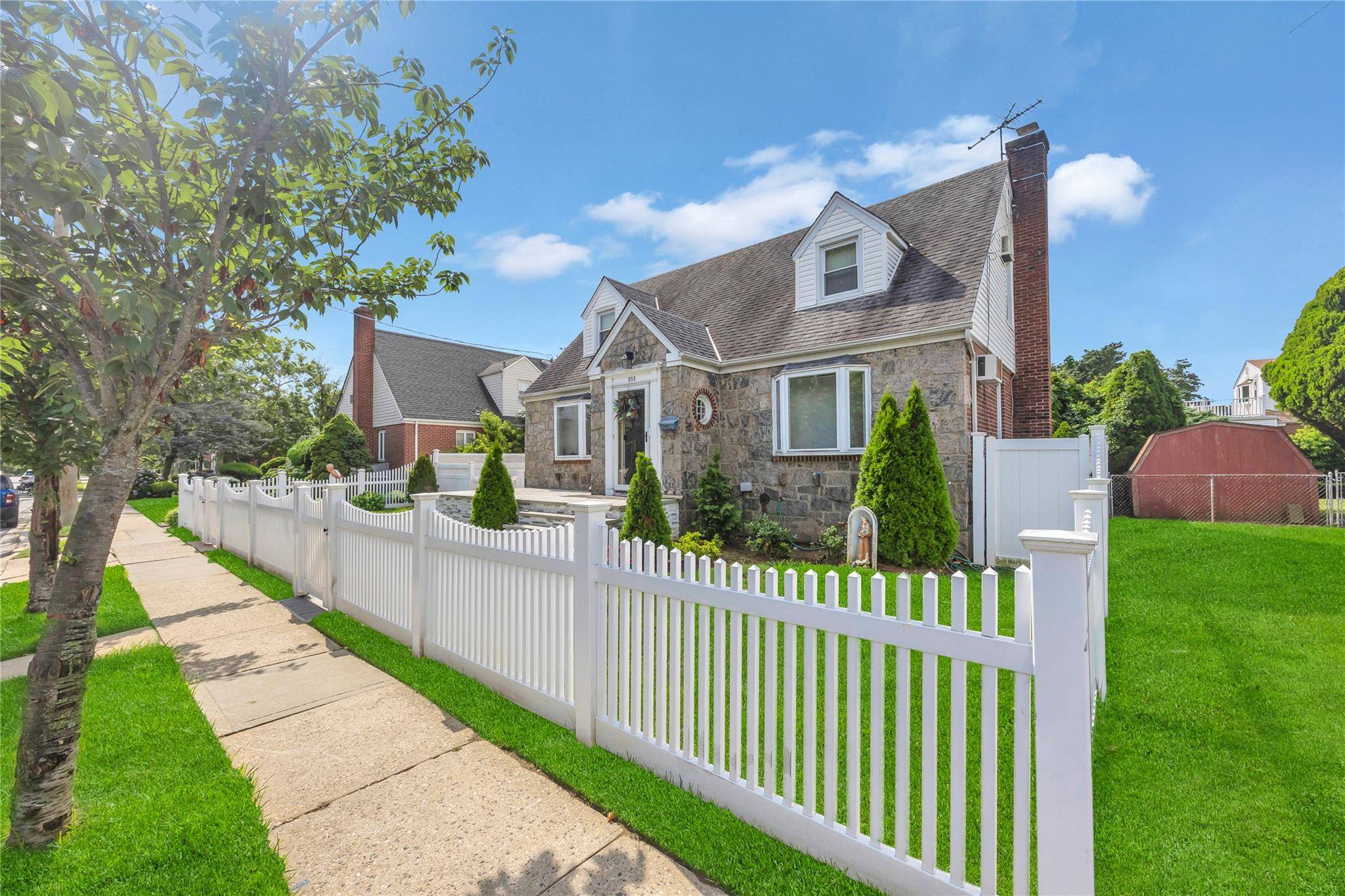 Franklin Square, NY 11010,933 Fenworth BLVD