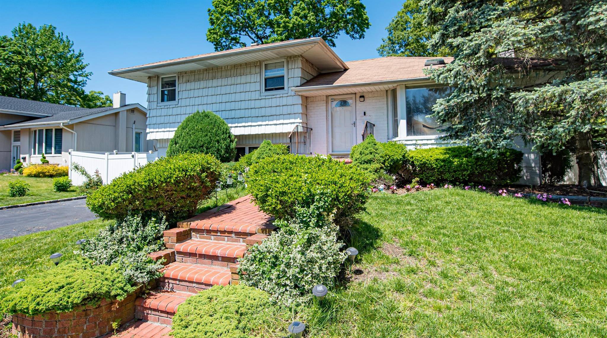 36 Middle LN, Jericho, NY 11753
