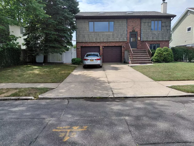 3592 Southview AVE, Wantagh, NY 11793