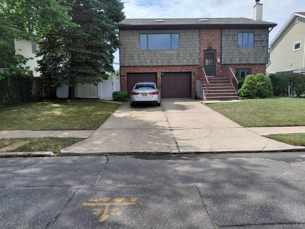 3592 Southview AVE, Wantagh, NY 11793