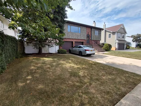 Wantagh, NY 11793,3592 Southview AVE