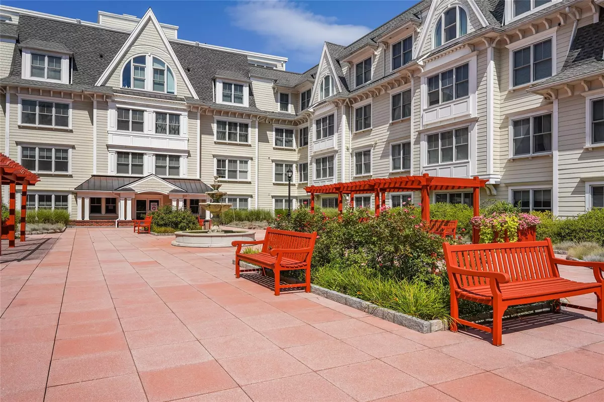 Mamaroneck, NY 10543,225 Stanley AVE #417