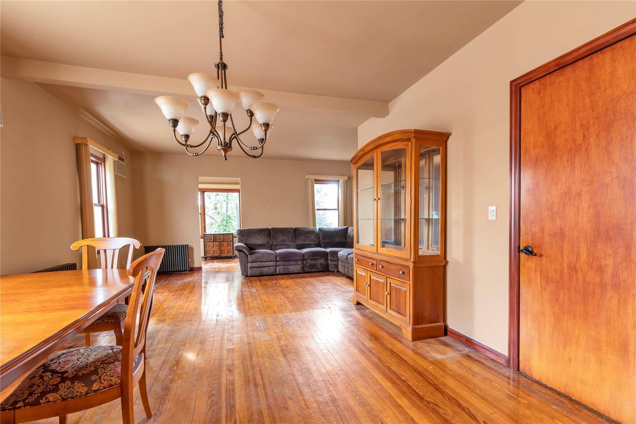 Glendale, NY 11385,7971 77th RD