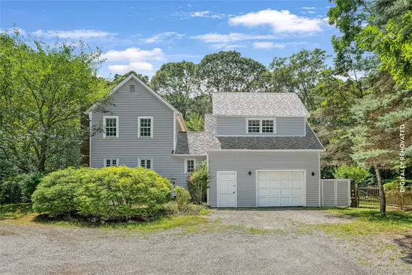 East Hampton, NY 11937,2 Old Hollow LN