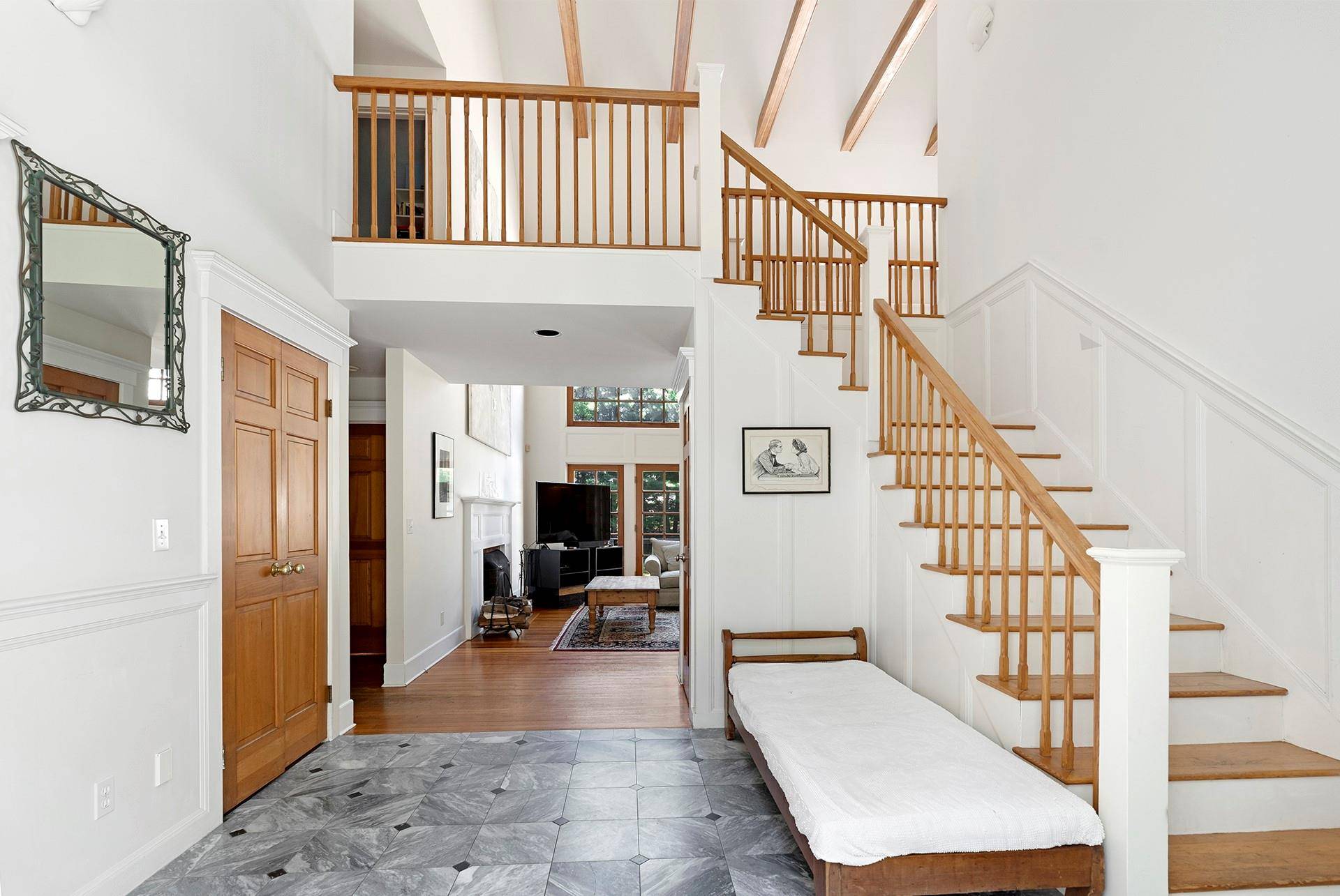 East Hampton, NY 11937,2 Old Hollow LN