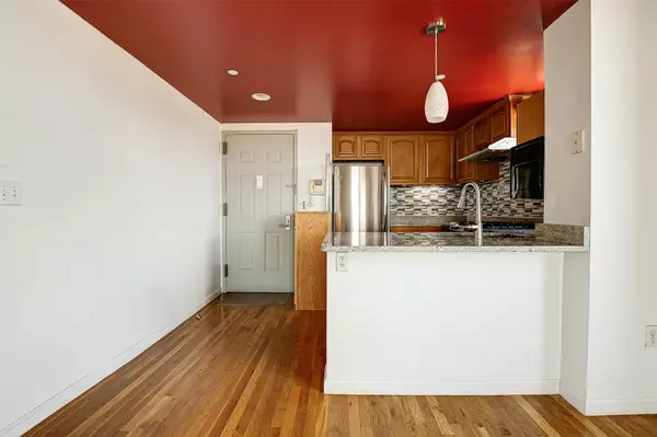 Kew Gardens, NY 11415,116-24 Grosvenor LN #8D