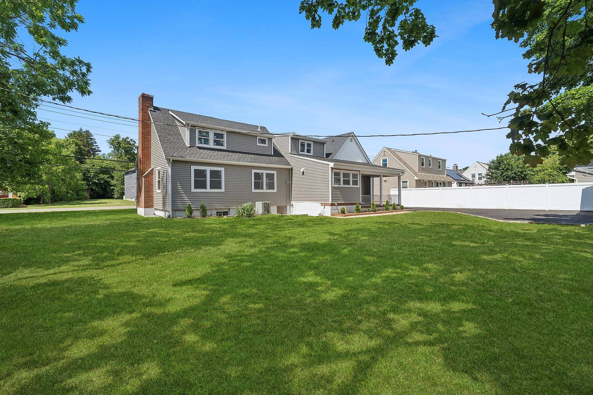 Greenlawn, NY 11740,34 Smith ST