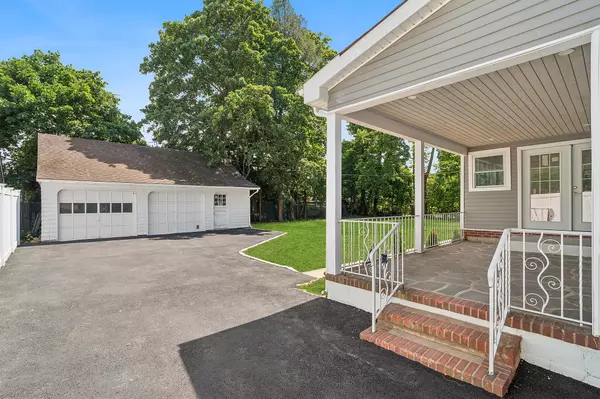Greenlawn, NY 11740,34 Smith ST