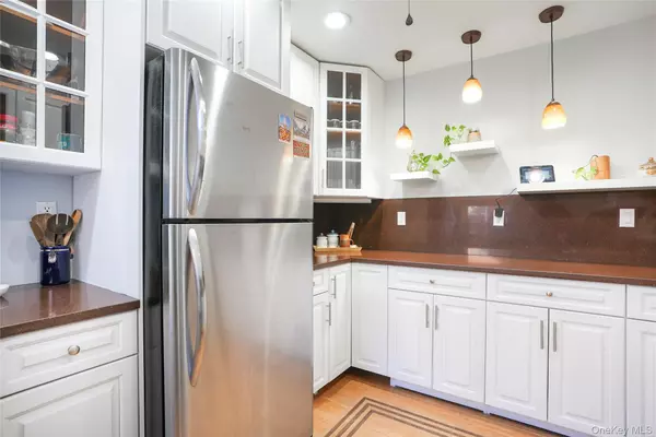Bronx, NY 10463,2736 Independence AVE #6A