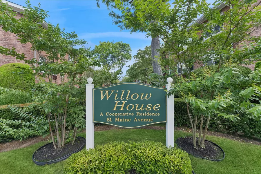 61 Maine AVE ##F5, Rockville Centre, NY 11570