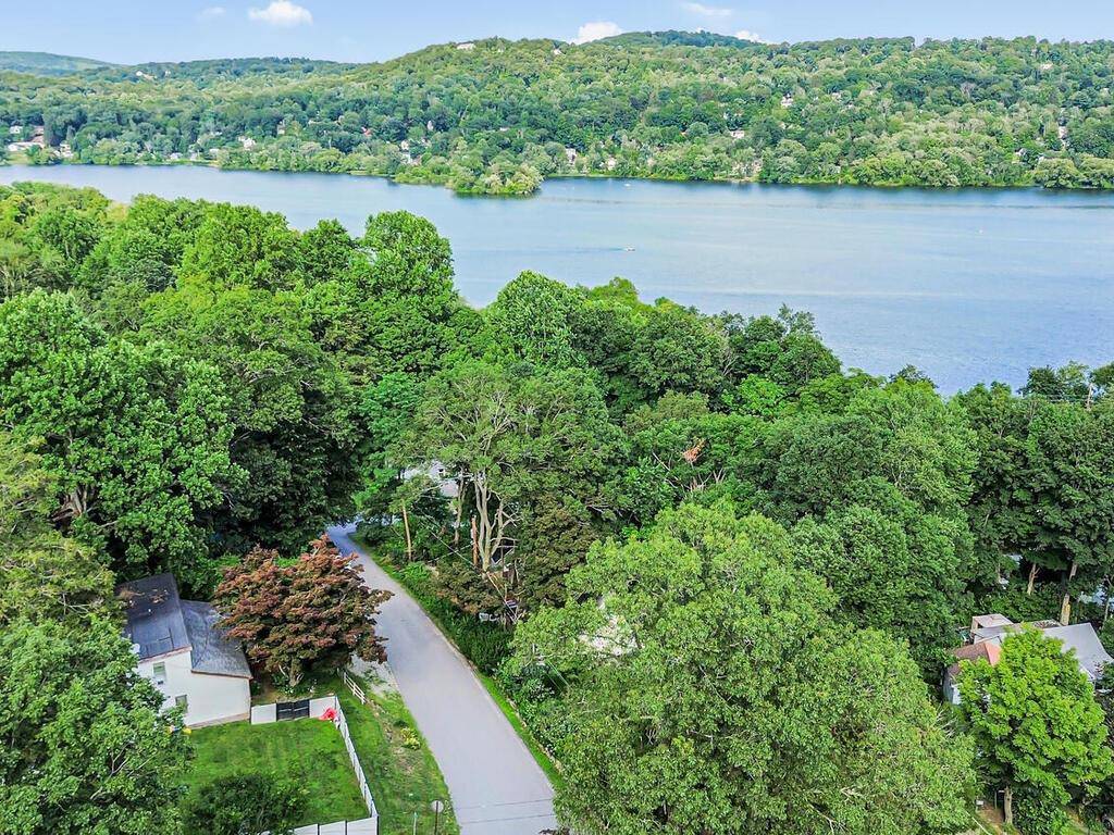 31 Warren DR, Patterson, NY 12563