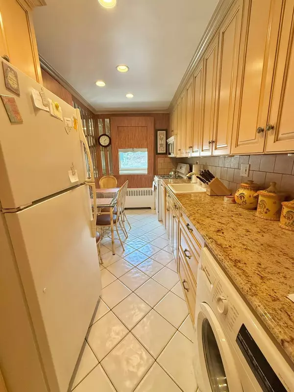 25215 60 AVE #1-114, Little Neck, NY 11362