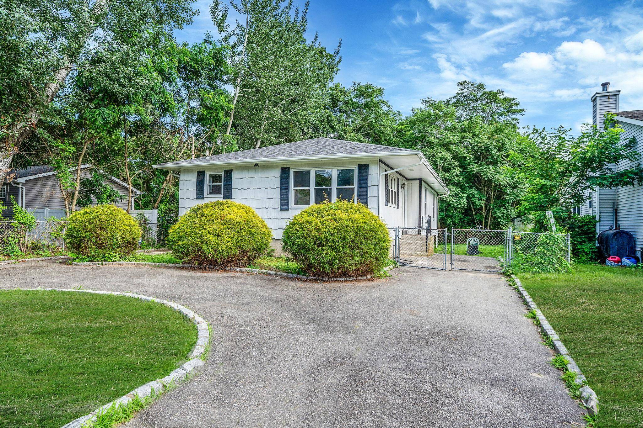 44 Edgewater DR, Mastic Beach, NY 11951
