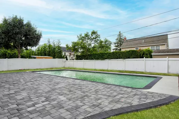 East Meadow, NY 11554,115 Rita DR