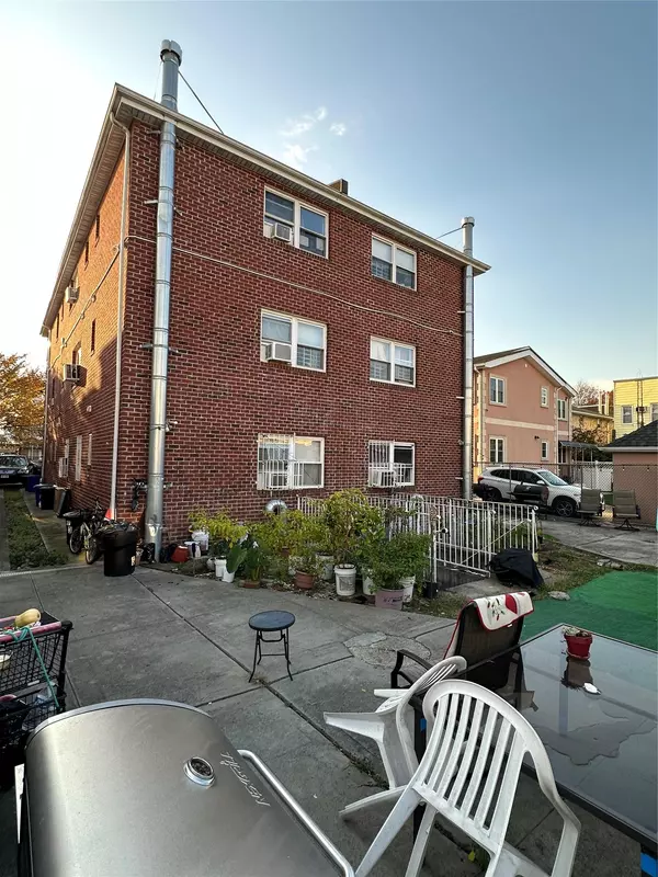 Ozone Park, NY 11416,97-17 106th ST