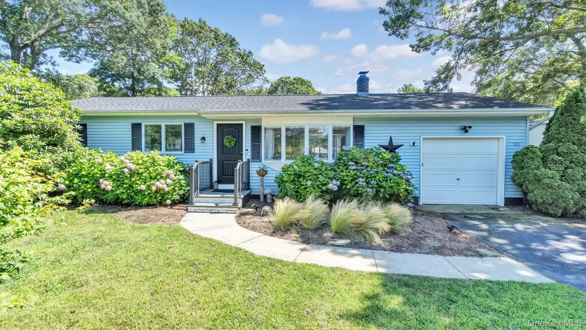 Hampton Bays, NY 11946,21 Holzman DR