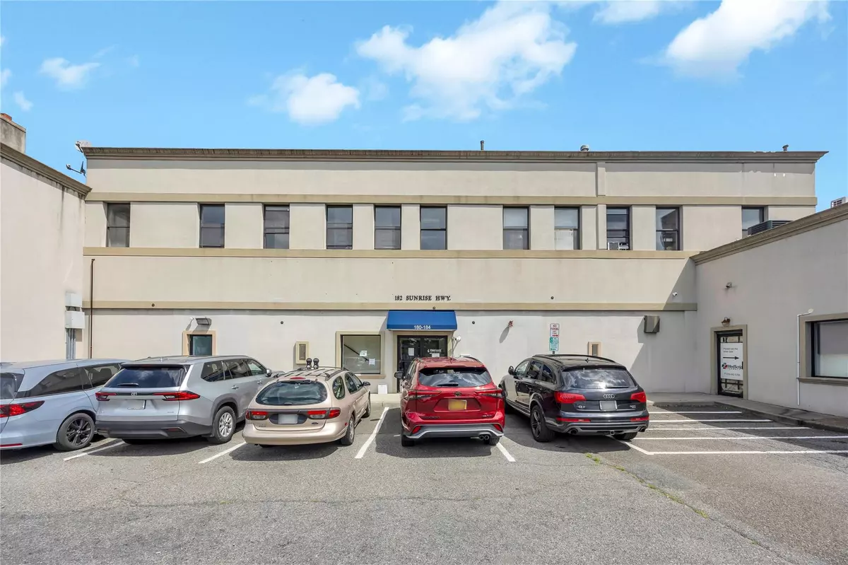 Rockville Centre, NY 11570,184 Sunrise HWY #182