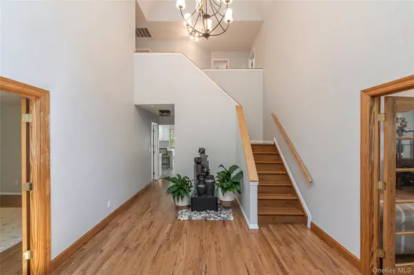 Manorville, NY 11949,15 Douglas LN