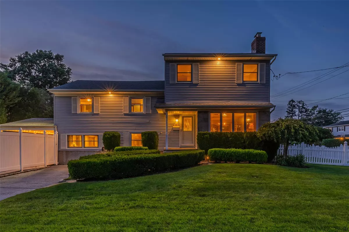 Wantagh, NY 11793,3067 Johnson PL