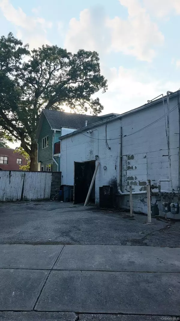 Valley Stream, NY 11581,1 Stewart PL