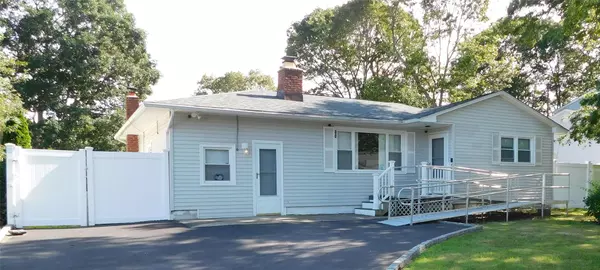 80 Alcolade DR, Shirley, NY 11967