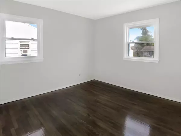 Roosevelt, NY 11575,271 Lincoln AVE