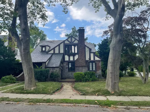 146 Malverne AVE, Malverne, NY 11565