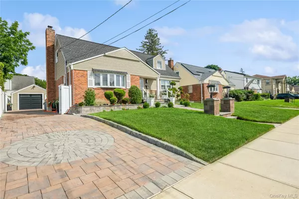 48 Margaret DR, Valley Stream, NY 11580