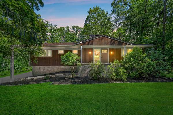 Tuxedo Park, NY 10987,63 Fawn Hill RD