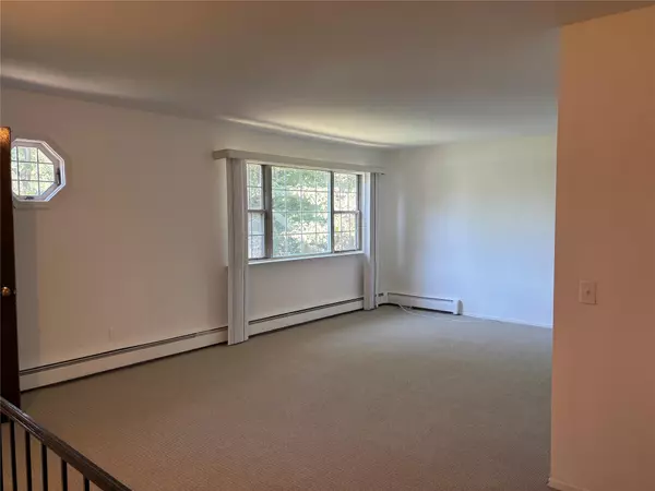 Glen Cove, NY 11542,3B Landing