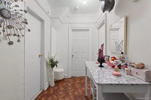 Bronx, NY 10452,941 Jerome AVE #1A