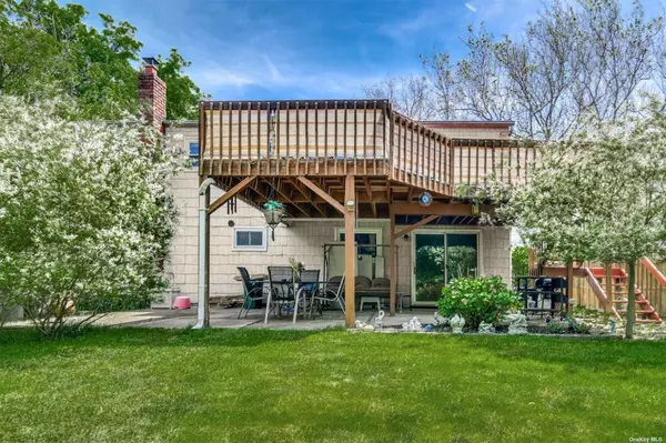 Huntington Station, NY 11746,11 Bertlee DR