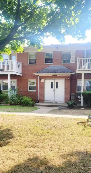 9C Hemlock DR #45, Bay Shore, NY 11706