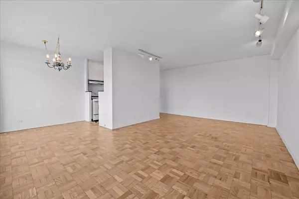 Bronx, NY 10463,2727 Palisade AVE #15L