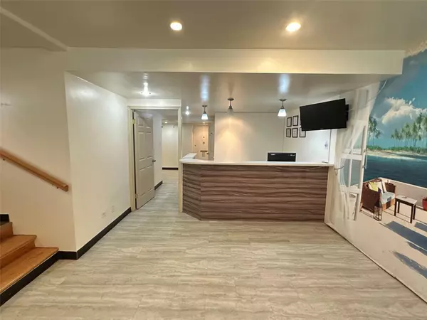 Bayside, NY 11360,21230 23rd AVE #2J