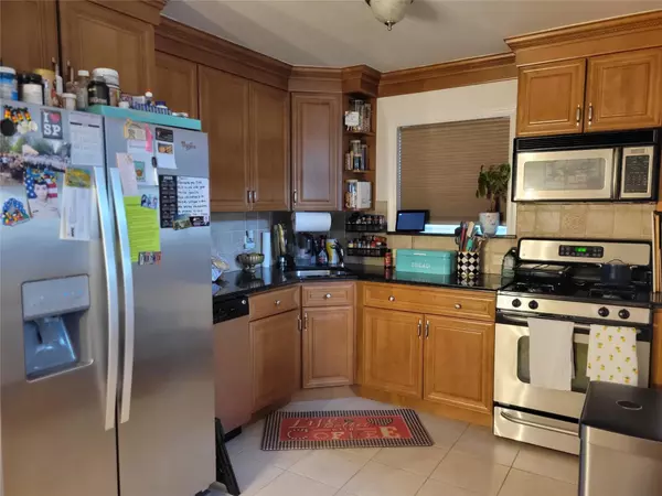 Fresh Meadows, NY 11365,61-40 173 Street