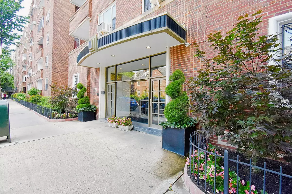 Jackson Heights, NY 11372,3441 85th #3A