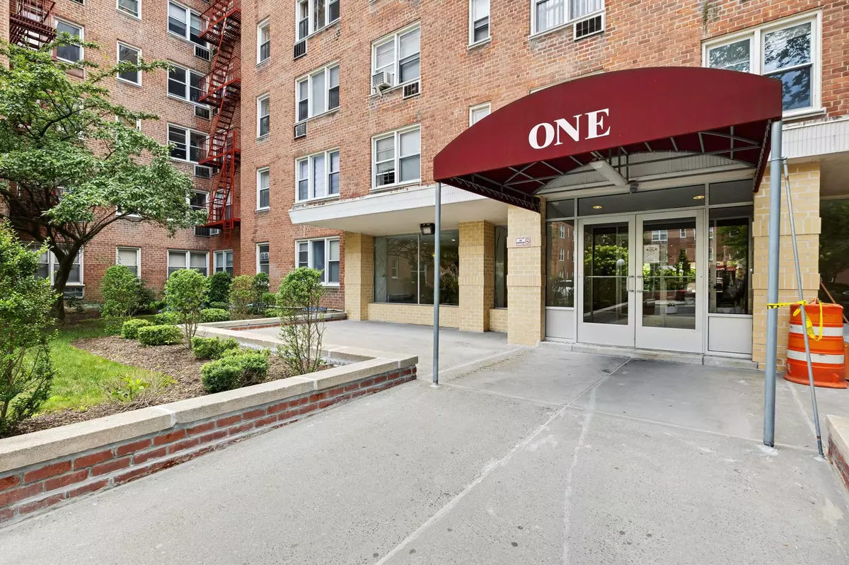 Yonkers, NY 10710,1 Sadore Lane #2-O