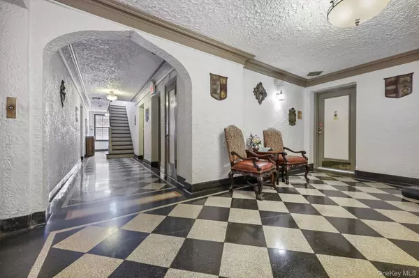 Scarsdale, NY 10583,105 Garth RD #4J