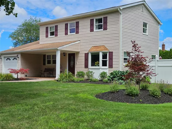 Medford, NY 11763,23 Saratoga AVE